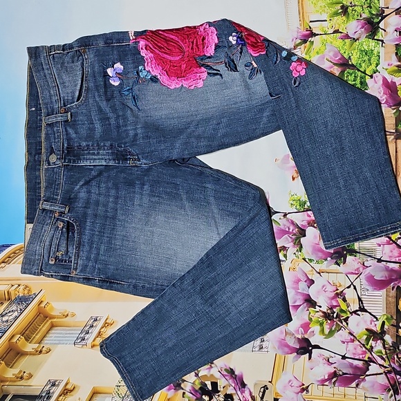 Polo Ralph Lauren Denim - Polo Ralph Lauren Blue Capri Jeans with Floral Embroidery Size 32